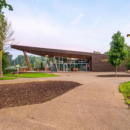 Waterside Luxury Sky Pad *